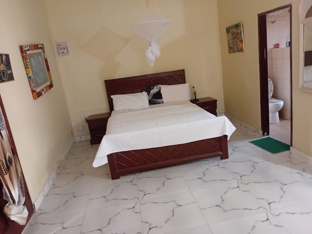 Deluxe Suite at Franco's Resort with mosquito net and decorative wall art
