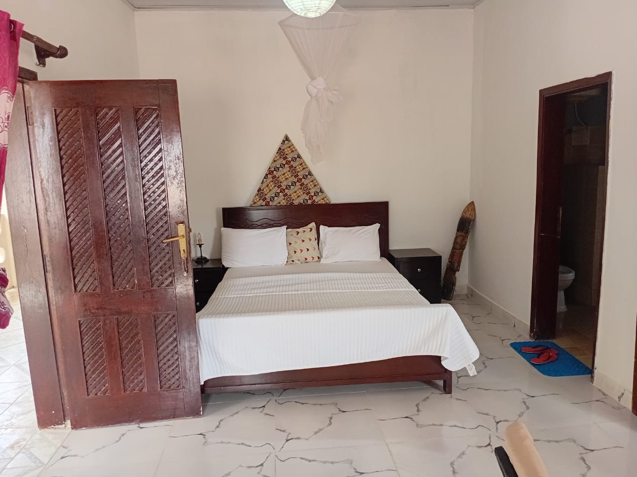 Standard room at Franco's Resort with ensuite bathroom and queen bed